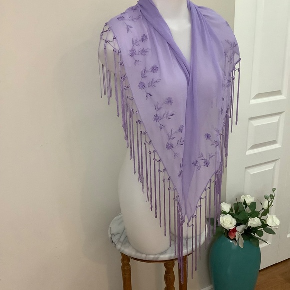 Pretty Mauve Embroidered Semi-sheer Shawl One Size - Picture 5 of 13